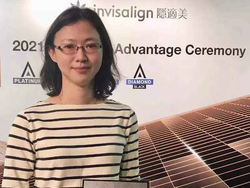 恭賀 陳懿醫師獲得隱適美小花醫師認證殊榮