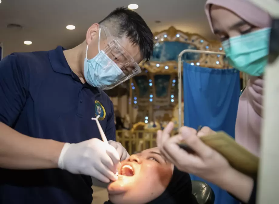 牙齒矯正一定要戴橡皮筋嗎？矯正橡皮筋戴多久、不戴會怎樣？嘉貝牙醫一次解答